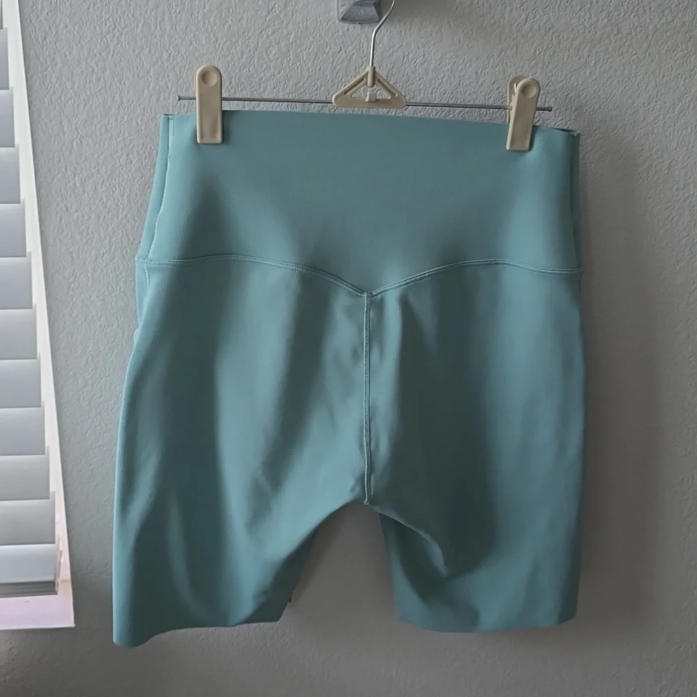Nike Green Biker Shorts Size Large - Picture 3 of 5